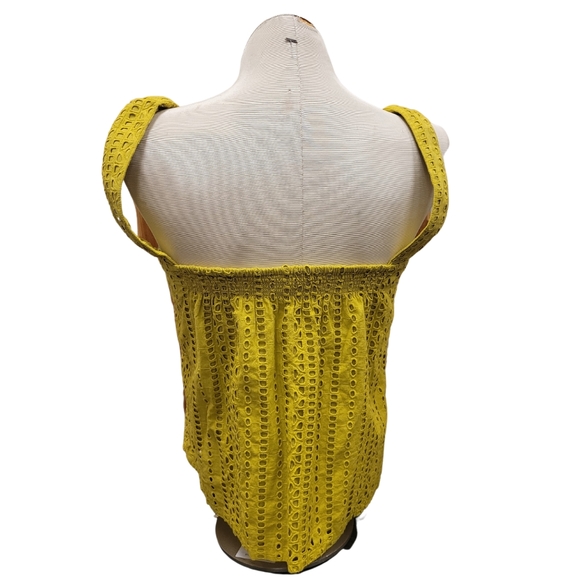 Eyelet lace sleeveless top - Picture 3 of 13